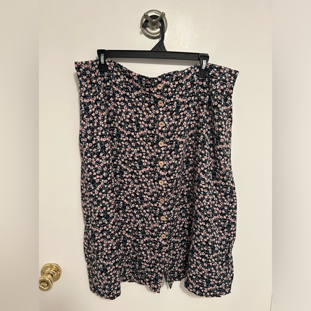 Maurice’s floral button front skirt, size 18w
